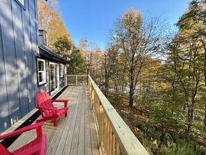 Terrace/patio - 5 Min to Lodges & Town; Arcade & Ping Pong Table; Hot Tub; Renovated (Killington)