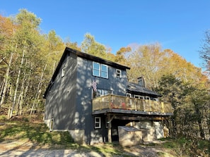 Exterior - 5 Min to Lodges & Town; Arcade & Ping Pong Table; Hot Tub; Renovated (Killington)