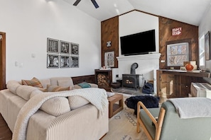 Smart-tv, pejs, videospil, bordtennisbord