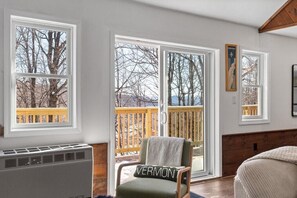 Smart-TV, Kamin, Videospiele, Tischtennisplatte