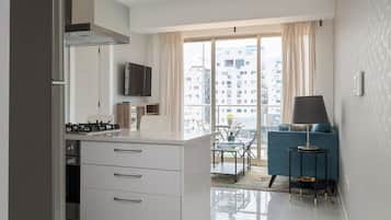 Fridge, microwave, oven, coffee/tea maker