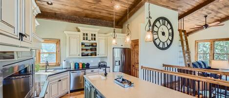 冰箱、微波炉、烤箱、炉灶