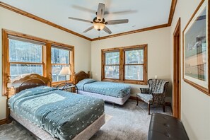 4 slaapkamers, een strijkplank/strijkijzer, gratis wifi, beddengoed