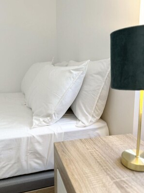 2 bedrooms, iron/ironing board, travel cot, free WiFi - Central Two Bedroom Apartment (Gibraltar)