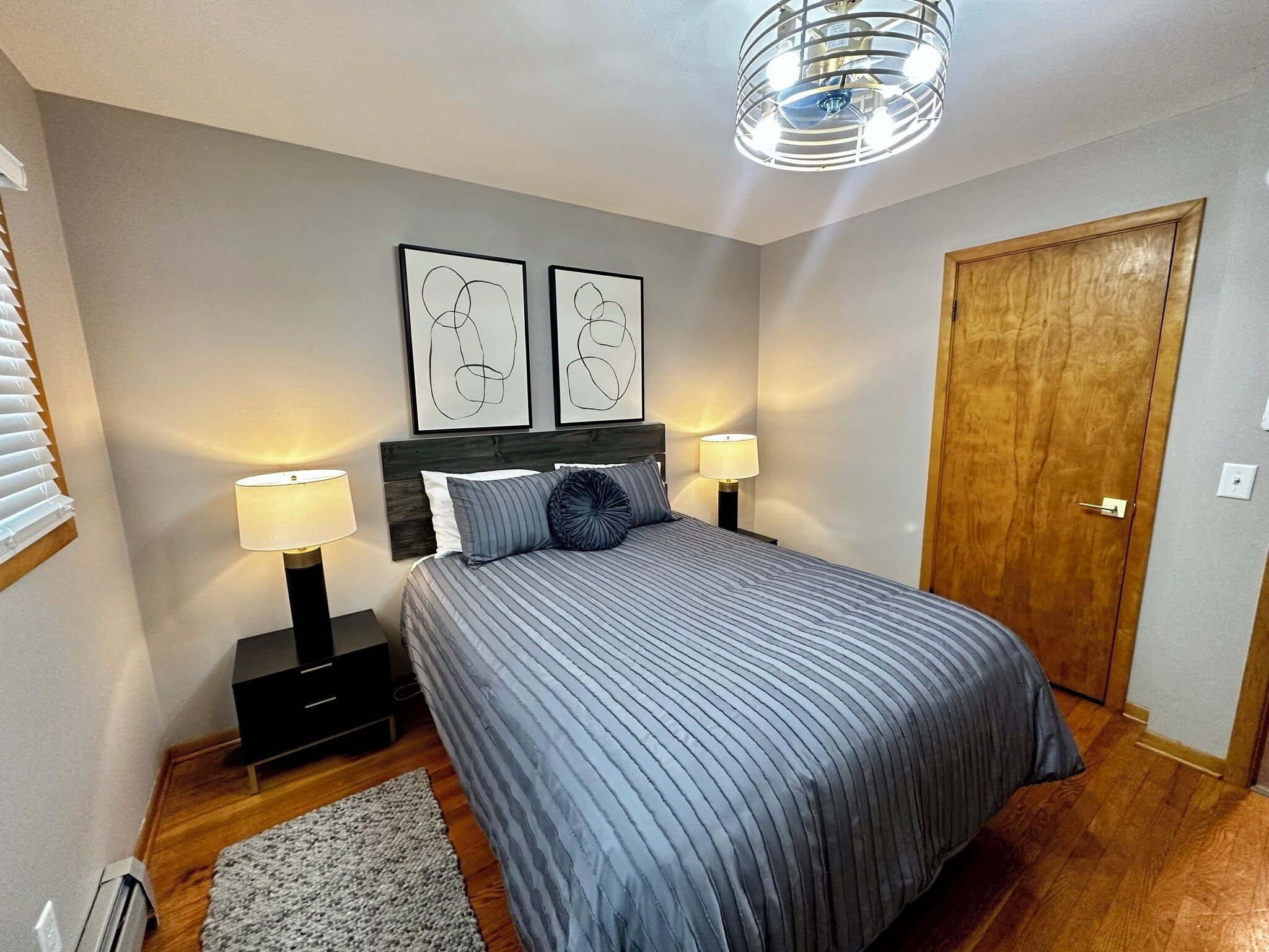 3 chambres, fer et planche à repasser, Wi-Fi, draps fournis