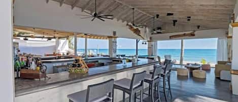 Bar (en la propiedad)