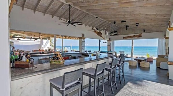 Bar (en la propiedad)