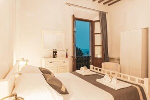 Minibar, wifi gratis y ropa de cama