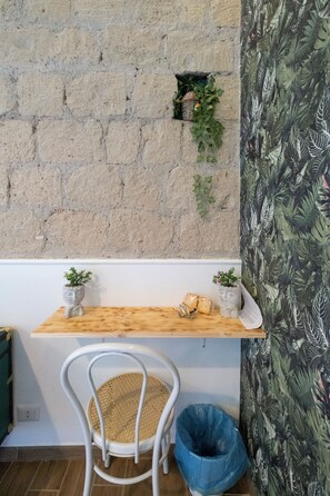 Desk, laptop workspace, blackout curtains, free WiFi - La Casa di LùAle e Zoe (Naples)
