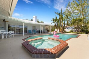 A heated pool - Spacious Pet Friendly 3BR Home W/ Private Pool & Spa in Palma Sola (Bradenton)