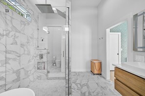 淋浴设施、吹风机、毛巾