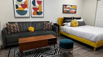 1 dormitorio, tabla de planchar con plancha, wifi y ropa de cama