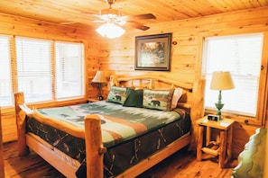 2 bedrooms, WiFi, bed sheets - Ole Red Cabin -10min to Downtown (Gatlinburg)