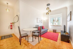 TV - GuestReady - Charme Rouge Lisbon (Lisbon)