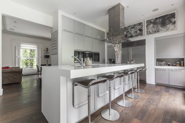 公寓 (4 Bedrooms) | 私人廚房 | 微波爐、烤箱、洗碗機、電熱水壺