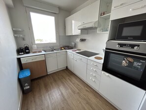 Fridge, microwave, oven, dishwasher - 500m from Paris, 130m2, 4 bdr, balcony and parking (Le Kremlin-Bicêtre)