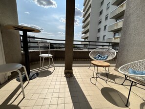 Property grounds - 500m from Paris, 130m2, 4 bdr, balcony and parking (Le Kremlin-Bicêtre)