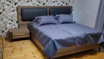 Desk, laptop workspace, free WiFi