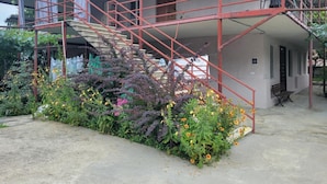 Unclassified image, 2 of 6, button - guest house TSVARA (Vani)