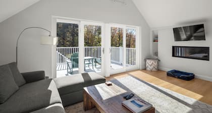 Private deck with pond view!