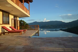 Apartment, Pool View | 1 bilik tidur, peti besi dalam bilik, Wi-fi percuma 