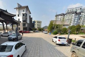 Free self parking - Yichun Yue Hotel (Yichun)