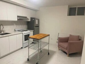 Private kitchen - B3 Modern One Bedroom Basement Apt B3 (Toronto)