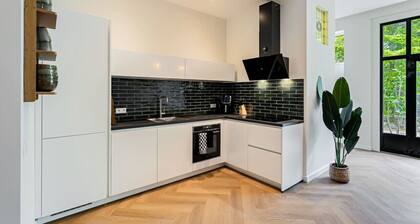 Stylish apartment next to the Amstel river -unit C