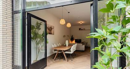 Stylish apartment next to the Amstel river -unit C