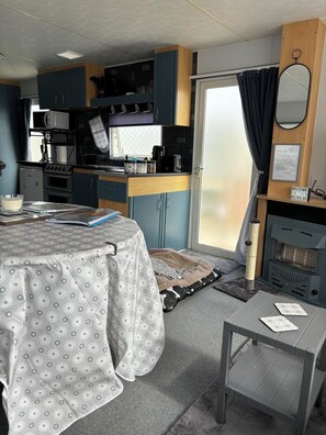 冰箱、微波炉、烤箱、炉灶