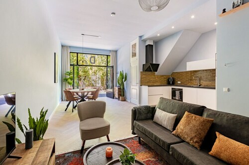 Stylish Apartment Next to the Amstel River- Unit D