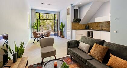 Stylish Apartment Next to the Amstel River- Unit D