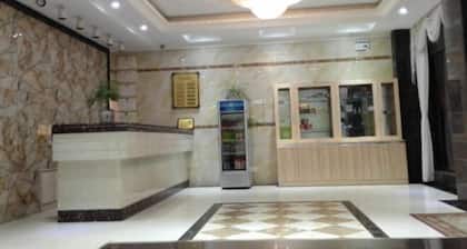 Fangxian Shuyue Business Hotel