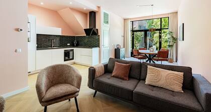 Stylish apartment next to the Amstel river- Unit F