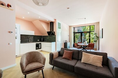 Stylish apartment next to the Amstel river- Unit F