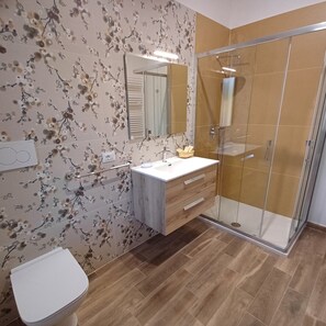 Comfort Double or Twin Room, Garden View | Bathroom | Shower, hair dryer, towels, soap - Casale Trifoglio (Morano Calabro)