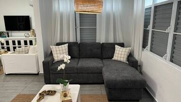 Una Smart TV, libros