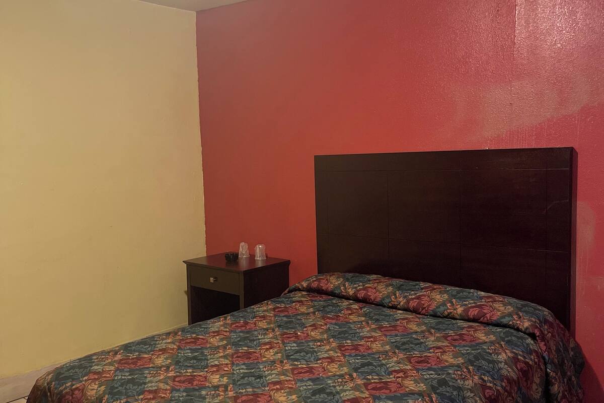 Basic Single Room | WiFi (free), bed sheets