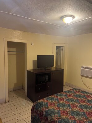 Basic Single Room - Plaza Motel (Laurel)