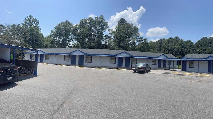 Plaza Motel