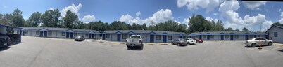Plaza Motel