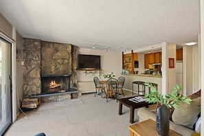 Interior detail - Lichenhearth 25 (Snowmass Village)