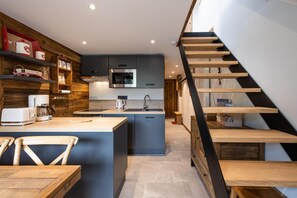Kühlschrank, Mikrowelle, Ofen, Geschirrspüler
