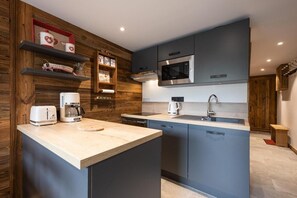 Réfrigérateur, micro-ondes, four, lave-vaisselle