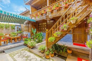 Khuôn viên nơi lưu trú