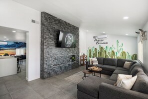 Smart TV, fireplace, table football - Phoenix Villa - Private Resort Style backyard, Pool, Volleyball, Putting Green  (Phoenix)