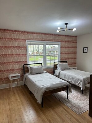 3 bedrooms, iron/ironing board, WiFi, bed sheets