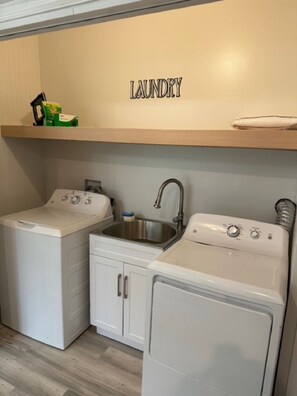 Interior - Charming 3-bedroom house with WiFi and AC in Lumberton (Lumberton)