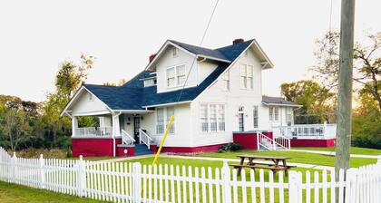 Historic Private Home with 4 King Beds & Scenic views
