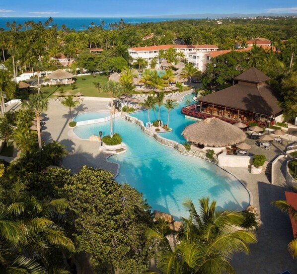 12 outdoor pools, open 7:00 AM to 7:00 PM, lifeguards on site - Lifestyle Holiday Vacation  (Puerto Plata)